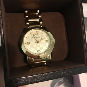Micheal kors golden watch